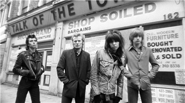 Chrissie Hynde und ihre Band. Die Frontfrau der  Pretenders mischte Lederjacke und Schmollmund die britische Rockszene auf.