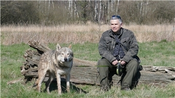 Christian Berge, einer der bekanntesten Wolfsschützer Deutschlands, wirft Umweltminister Lies vor, mit der Angst der Menschen zu spielen.