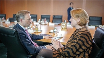 Christian Lindner (FDP) und Lisa Paus (Bündnis 90/Die Grünen) in einer Sitzung des Bundeskabinetts im Bundeskanzleramt.