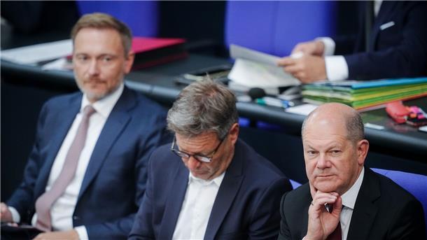 Christian Lindner, Robert Habeck und Bundeskanzler Olaf Scholz im Bundestag.