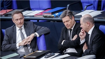 Christian Lindner, Robert Habeck und Olaf Scholz im Bundestag.