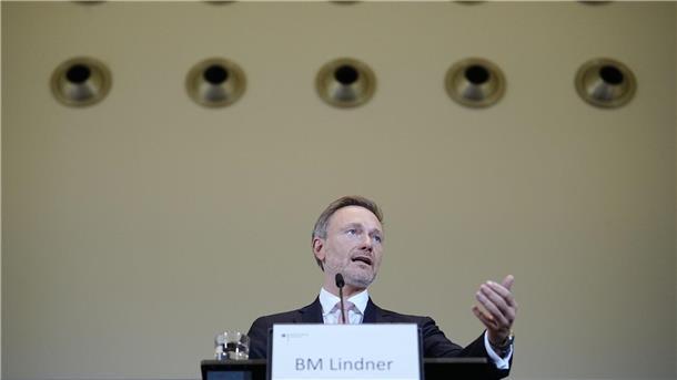 Steuereinnahmen 2024 minimal höher als gedacht Christian Lindner: „Es ergeben sich keine neuen Verteilungsspielräume.“