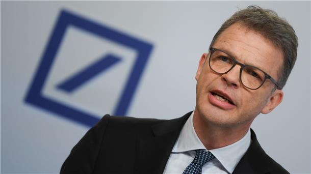 Deutsche Bank sieht sich auf Kurs - Milliardengewinn Christian Sewing, Vorstandsvorsitzender der Deutschen Bank, während der Jahresmedienkonferenz in der Zentrale der Bank.