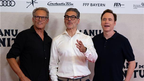 „Das Kanu des Manitu“ - Nostalgie mit Gags und viel Gefühl Christian Tramitz (l-r), Rick Kavanian und Michael Bully Herbig bei der Premiere.