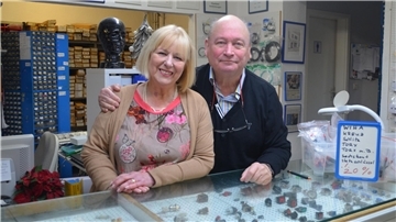 Christiane und Peter Arndt gehen in den Ruhestand. Nach 44 Jahren schließt Arndt-Elektronik in der Johannesstraße in Geestemünde.
