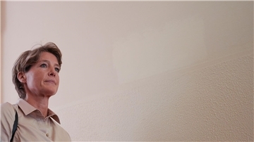 Christina Block auf dem Weg zum Sitzungssaal im Strafjustizgebäude.