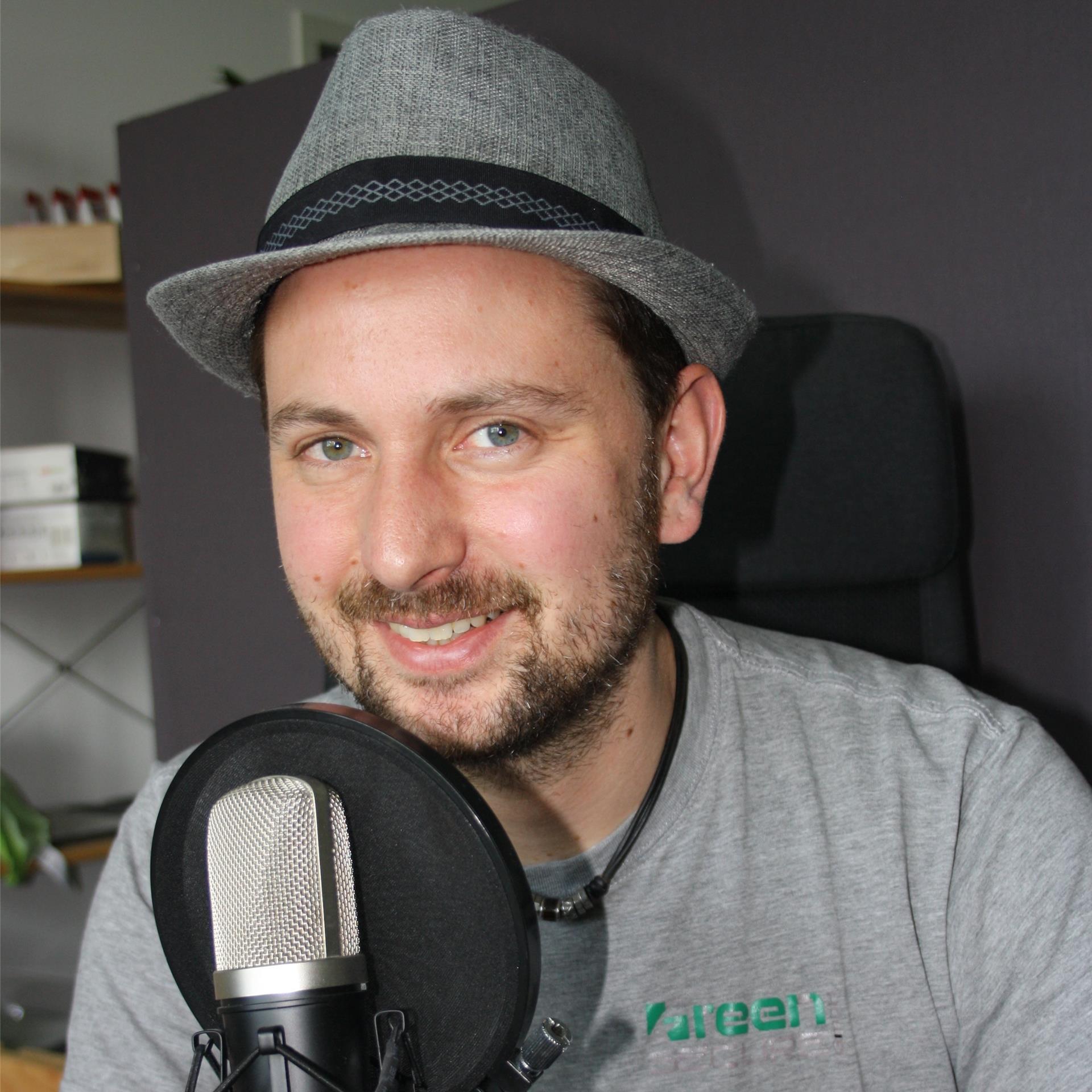 Sellstedter nimmt Dich mit in die Welt der Podcasts Christoph Backhaus nimmt einen Podcast auf.
