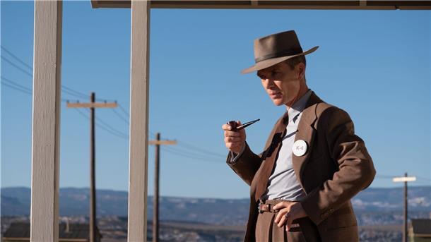Sandra, Wim und Ilker - Deutsches Trio auf Oscar-Kurs Cillian Murphy als J. Robert Oppenheimer. Das Atombomben-Drama führt mit 13 Nominierungen das Rennen um den wichtigsten Filmpreis der Welt, die Oscars, an.