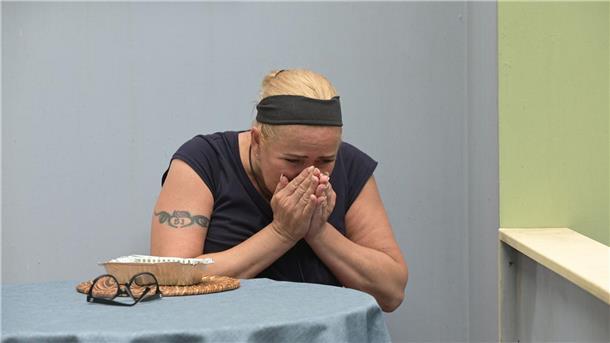 Effenberg patzt - Cordalis muss in die Dschungelprüfung Claudia Effenberg erhielt im RTL-Dschungelcamp in der Prüfung „Pfui-Dora“ die erste Bestellung.