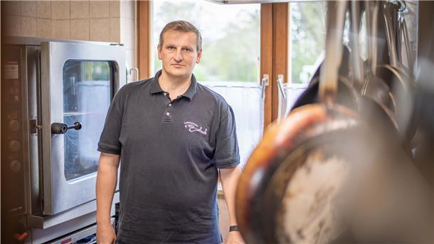 Wie kann die Gastronomie der nächsten Welle trotzen? Claus Seebeck betreibt in Flögeln einen familiengeführten Landgasthof.