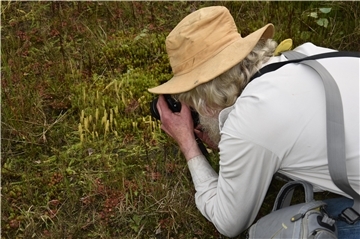 Mann fotografiert