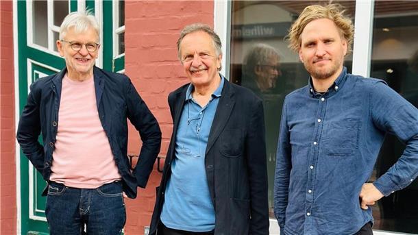 Stadtmaler auf Stippvisite in Bremervörde  Clemens Tremmel (rechts), der Bremervörder Stadtmaler 2025, war vor Kurzem zu Besuch in der Ostestadt. Gemeinsam mit Wilfried Riggers (von links) und Georg Tretzmüller vom Kultur- und Heimatkreis nahm er seine künftigen Atelierräume in der Brunnenstraße in Augenschein.