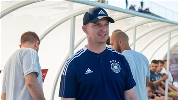 Coach Marc-Patrick Meister ist mit der deutschen U17 bei der Fußball-WM in der K.-o.-Runde (Archivbild)