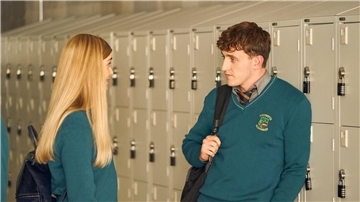 Connell (Paul Mescal) ist offensichtlich der Schwarm der attraktiven Rachel (Leah McNamara).