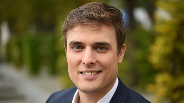 Constantin Schreiber gibt es wirklich. Beteuert der „Tagesschau“-Sprecher.