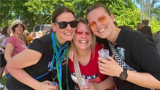 Der Frühtanz rockt: Tausende Besucher feiern in Steinau Coole Brillen. In Stein ein „Muss“.