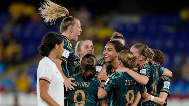 Deutsche Mannschaft scheitert bei U20-WM im Elfmeterschießen Cora Zicai (Mitte) traf für Deutschland zum 1:0.