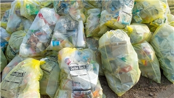 Corona beschert mehr Plastikmüll, zum Beispiel durch die Tests an potenziellen Corona-Patienten. Das lässt sich kaum vermeiden. Bei To-go-Verpackungen könnte es auch anders laufen.