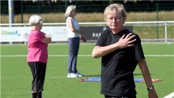 Corona-Sport auf dem Sportplatz bietet beim SFL die Übungsleiterin Astrid Schulte am Hülse an. Natürlich an der frischen Luft.