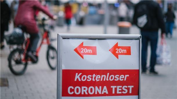 Corona: Der Weg von der Pandemie zur Endemie Corona-Tests gehörten während der Corona-Pandemie zum Alltag.