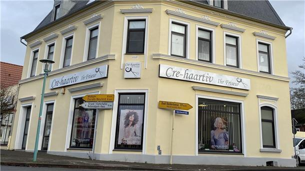 "Cre-haartiv" frisiert dieser Salon in Dorum.
