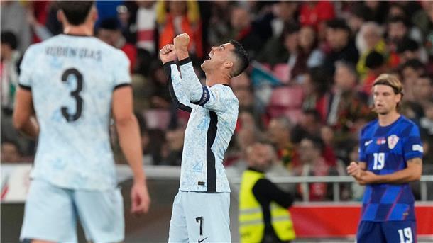 „Rekorde verfolgen mich“: Ronaldo feiert 900. Karrieretor Cristiano Ronaldo nach dem 900. Tor seiner Karriere