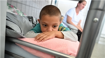 Da der Wohnungsmarkt leer gefegt ist und die Sammelunterkünfte des Landes wie des Kreises voll sind, muss die Samtgemeinde Zeven zwei Turnhallen herrichten, um dort Ukrainer unterzubringen