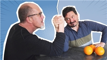 Da Kräftemessen geht weiter, und Detlef Glückselig und Jens Schönig schenken sich nichts.