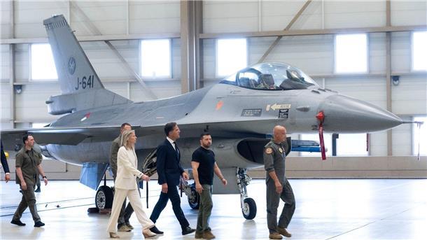 Dänemark und die Niederlande werden der Ukraine F-16-Kampfjets liefern.