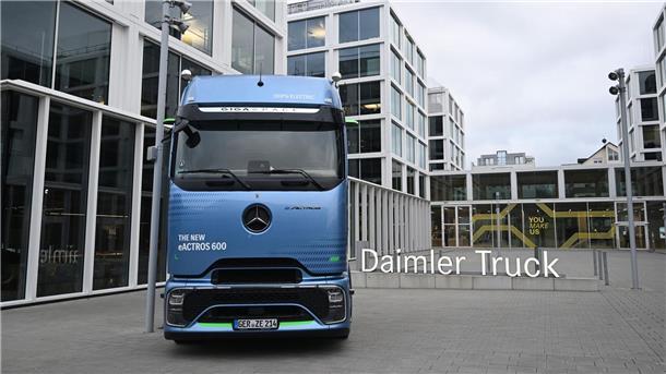 Daimler Truck streicht 5.000 Stellen - Kosten sollen runter Daimler Truck ist nach eigenen Angaben einer der weltweit größten Nutzfahrzeughersteller. (Archivbild)