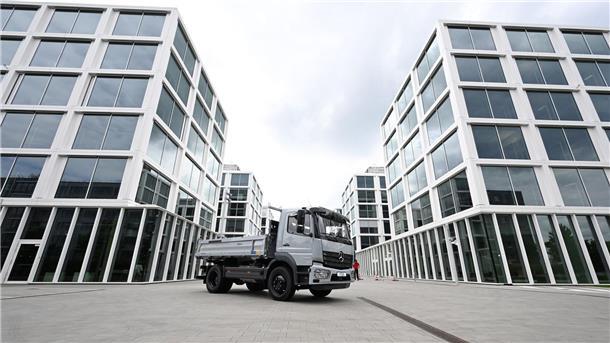 Daimler Truck will bis 2030 rund 5.000 Stellen streichen. (Archivbild)