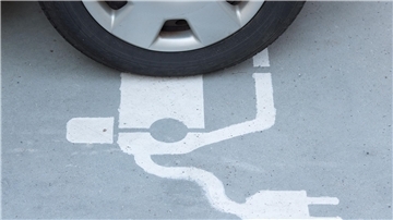 Damit der weitere Ausbau der Elektromobilität in Deutschland gelingt, braucht es unbedingt eine verlässliche Ladeinfrastruktur, sagt Autohändler Wolf Warncke.