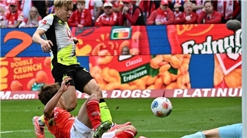Daniel Svensson (l) erzielte das 1:0 für Borussia Dortmund gegen den FSV Mainz 05.