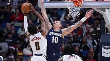 Daniel Theis (10) erzielte für die New Orleans Pelicans gegen die Memphis Grizzlies vier Punkte.