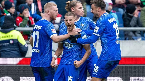 Darmstadt bejubelt die erneute Führung in Hannover.