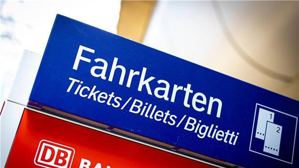 49-Euro-Ticket: Verbraucherzentralen fordern Preisgarantie Das 49-Euro-Ticket soll an das beliebte 9-Euro-Ticket aus dem vergangenen Sommer anknüpfen.