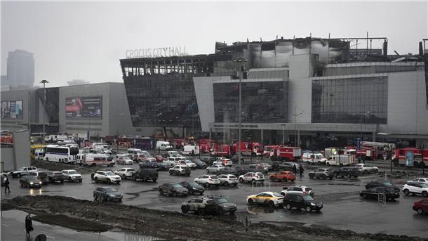 Terroranschlag: Moskau beharrt auf ukrainischer Verwicklung Das abgebrannte Veranstaltungszentrum Crocus City Hall nach einem Anschlag am westlichen Rand von Moskau.