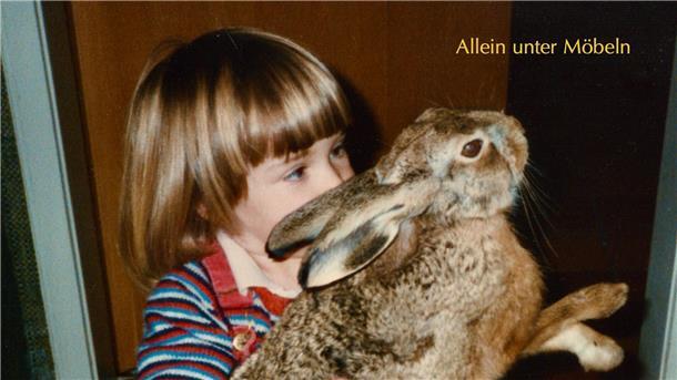 Das Album „Allein unter Möbeln“ von Hotel Rimini ist am 27. Oktober via self-release erschienen.