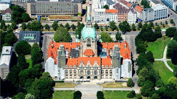 Bewohner in Bremen und Niedersachsen eher unzufrieden Das am Maschteich gelegene Neue Rathaus im Zentrum der Stadt.