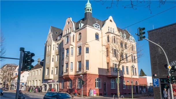 Das an der Hafenstraße direkt gegenüber dem Kistner-Gelände gelegene Eckgebäude Hafenstraße 62 hat bereits eine Abrissverfügung. Hier soll die Chance ergriffen werden, den wichtigen
Eingangsbereich ins Kistner-Gelände städtebaulich zu betonen. 