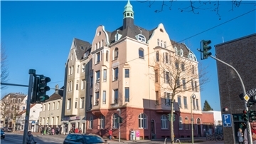 Das an der Hafenstraße direkt gegenüber dem Kistner-Gelände gelegene Eckgebäude Hafenstraße 62 hat bereits eine Abrissverfügung. Hier soll die Chance ergriffen werden, den wichtigen
Eingangsbereich ins Kistner-Gelände städtebaulich zu betonen. 