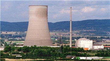 Das Archivbild vom 1993 zeigt das Atomkraftwerk in Mülheim-Kärlich bei Koblenz. Die Anlage lief nach dem Probebetrieb wegen fehlender Baugenehmigung nur 100 Tage regulär.