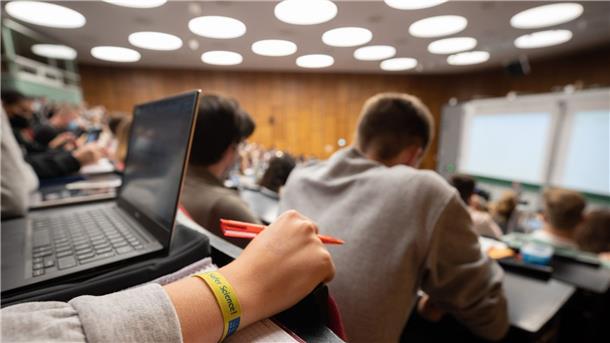 Studierende müssen auf 200 Euro noch warten Das Audimax an der Universität Hannover.