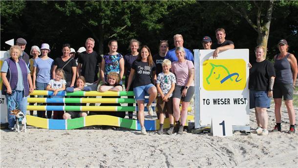 In der Papenkuhle in Blexen ist alles angerichtet für das zweitägige Reitturnier Aufbauteam der TG Weser-West für das Reitturnier