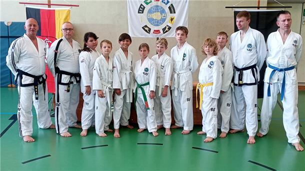 Teilnehmer der Gürtelprüfungen im Taekwon-Do