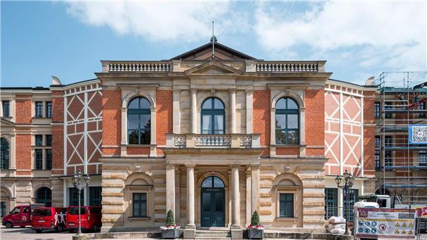 Das Bayreuther Festspielhaus, Spielstätte der Bayreuther Festspiele.