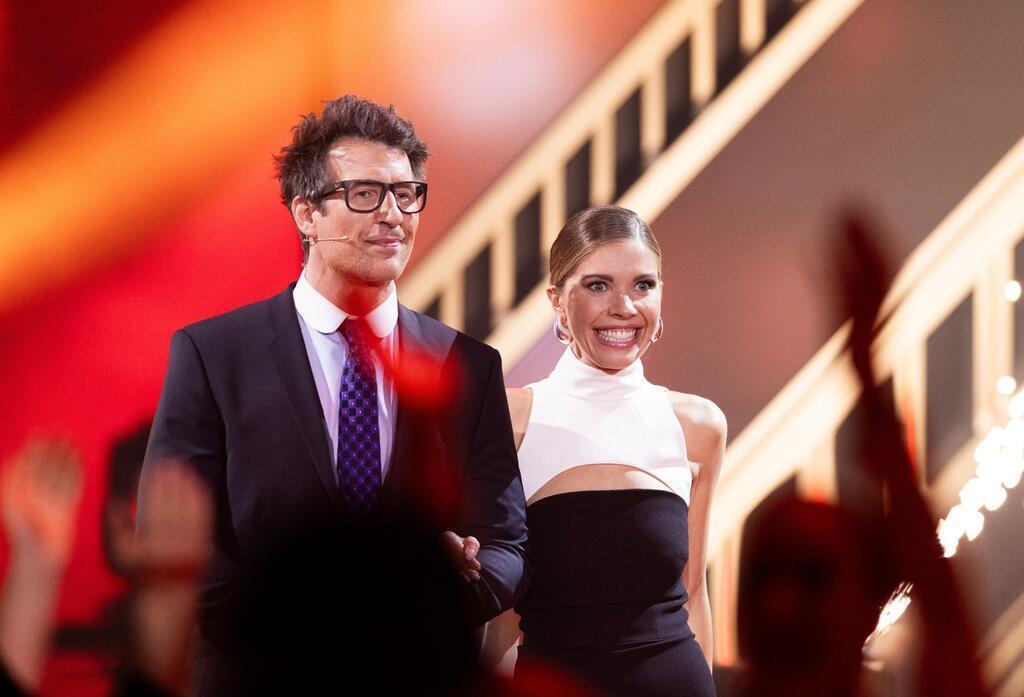 Das bewährte Moderatoren-Team: Victoria Swarovski und Daniel Hartwich.