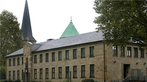 Das Bistum Essen - auch Ruhrbistum genannt - entstand 1958 aus Gebieten der Erzbistümer Köln und Paderborn und aus Teilen des Bistums Münster und umfasst den größten Teil des Ruhrgebiets, aber auch ländlich geprägte Gebiete des angrenzenden Sauerlandes.