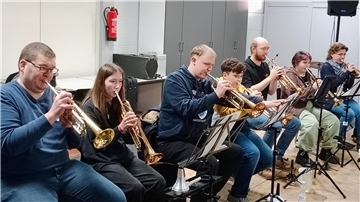 Das Blasorchester Rodenkirche hatte jetzt die Bläserklasse des Gymnasiums Nordenham zu Gast