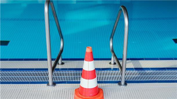 Das Braker Hallenbad öffnet wieder. Allerdings unter strengen Auflagen. Die sind von Besuchern einzuhalten. Symbolfoto